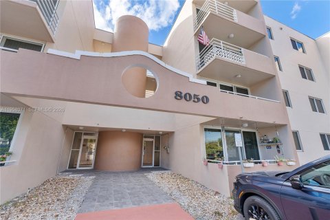 Condominio en Miami, Florida, 1 dormitorio  № 2020227