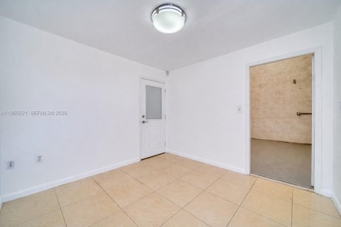 Commercial property in Miami, Florida № 2027254 - photo 6