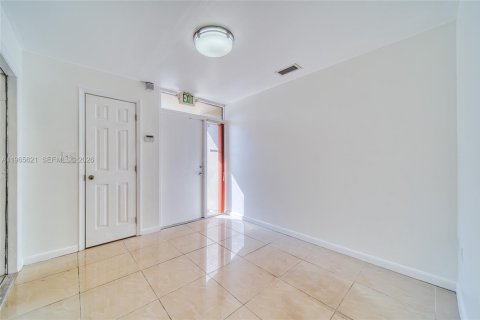 Commercial property in Miami, Florida № 2027254 - photo 7