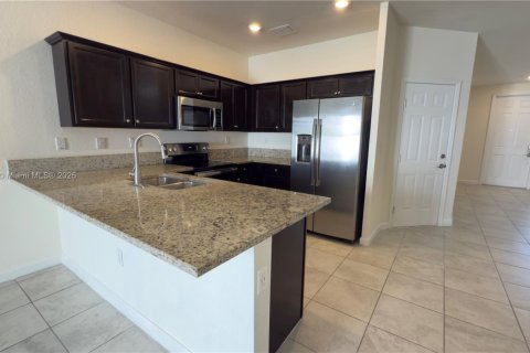 Touwnhouse à vendre à Hialeah, Floride: 3 chambres, 182 m2 № 1922970 - photo 9