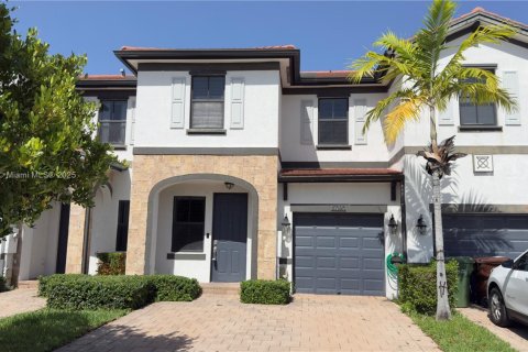 Touwnhouse à vendre à Hialeah, Floride: 3 chambres, 182 m2 № 1922970 - photo 1