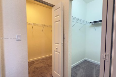 Touwnhouse à vendre à Hialeah, Floride: 3 chambres, 182 m2 № 1922970 - photo 29