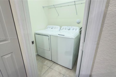 Touwnhouse à vendre à Hialeah, Floride: 3 chambres, 182 m2 № 1922970 - photo 30