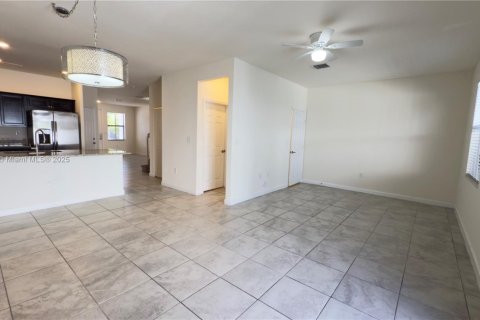 Touwnhouse à vendre à Hialeah, Floride: 3 chambres, 182 m2 № 1922970 - photo 12