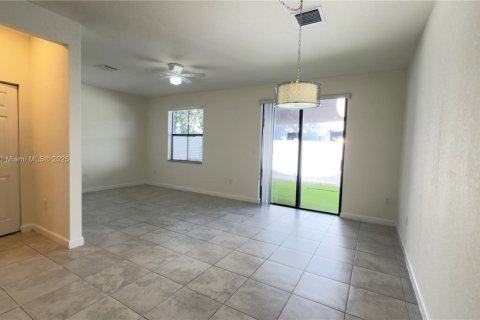 Touwnhouse à vendre à Hialeah, Floride: 3 chambres, 182 m2 № 1922970 - photo 11