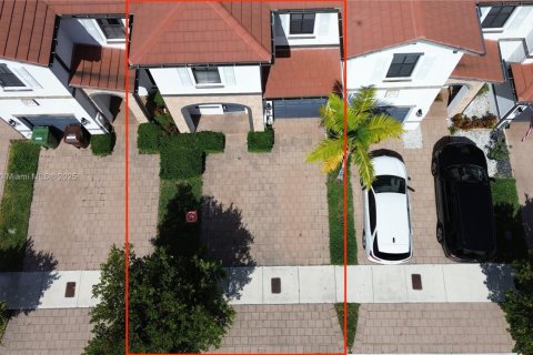 Touwnhouse à vendre à Hialeah, Floride: 3 chambres, 182 m2 № 1922970 - photo 3