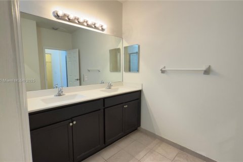 Touwnhouse à vendre à Hialeah, Floride: 3 chambres, 182 m2 № 1922970 - photo 26