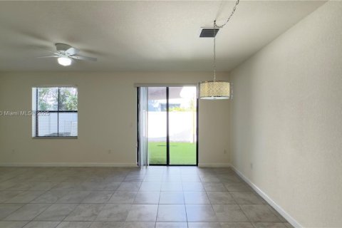 Touwnhouse à vendre à Hialeah, Floride: 3 chambres, 182 m2 № 1922970 - photo 15