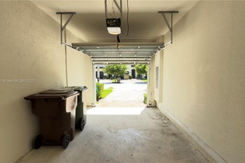 Touwnhouse à vendre à Hialeah, Floride: 3 chambres, 182 m2 № 1922970 - photo 18