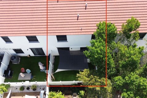 Touwnhouse à vendre à Hialeah, Floride: 3 chambres, 182 m2 № 1922970 - photo 4