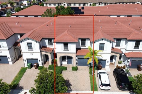 Touwnhouse à vendre à Hialeah, Floride: 3 chambres, 182 m2 № 1922970 - photo 2
