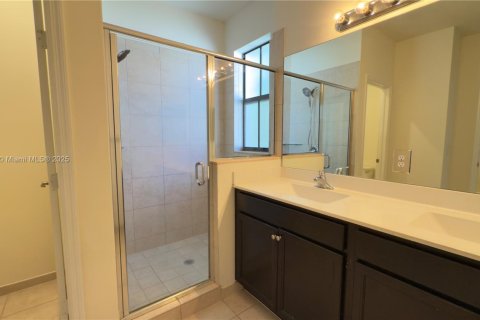 Touwnhouse à vendre à Hialeah, Floride: 3 chambres, 182 m2 № 1922970 - photo 27