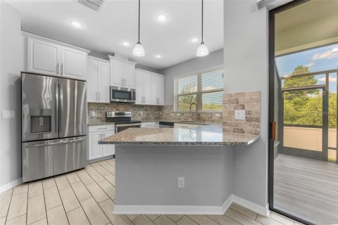Townhouse in Tampa, Florida 3 bedrooms, 179.58 sq.m. № 1773030 - photo 14