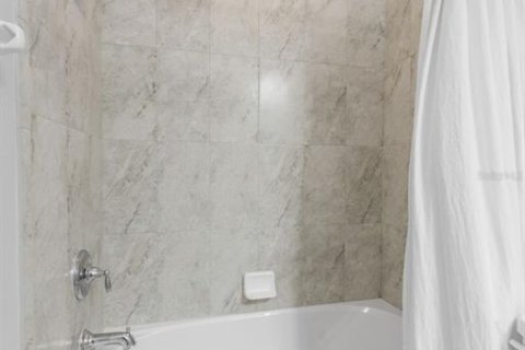 Townhouse in Tampa, Florida 3 bedrooms, 179.58 sq.m. № 1773030 - photo 27