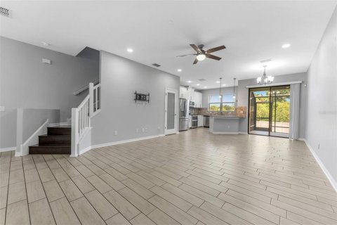 Townhouse in Tampa, Florida 3 bedrooms, 179.58 sq.m. № 1773030 - photo 11