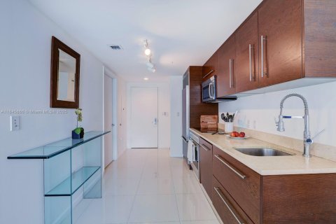 Condominio en alquiler en Miami, Florida, 1 dormitorio, 55.46 m2 № 1936993 - foto 2