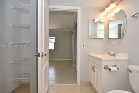 Copropriété à louer à Fort Lauderdale, Floride: 1 chambre, 50.82 m2 № 2415921 - photo 13