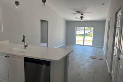 Villa ou maison à louer à Stuart, Floride: 3 chambres, 105.44 m2 № 2401389 - photo 3