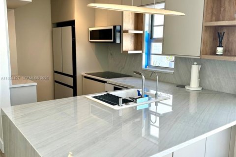 Condominio en alquiler en Miami, Florida, 2 dormitorios, 101.17 m2 № 1991304 - foto 5