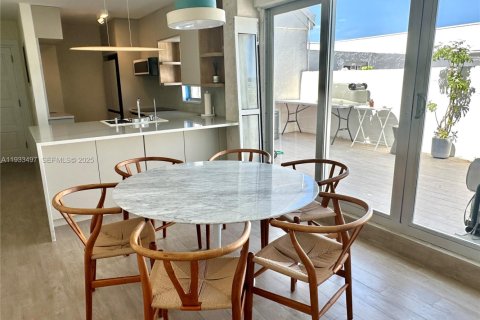 Condominio en alquiler en Miami, Florida, 2 dormitorios, 101.17 m2 № 1991304 - foto 9