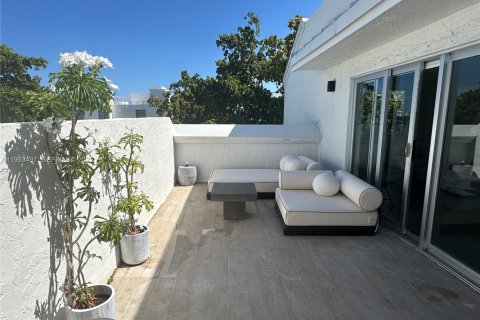 Condominio en alquiler en Miami, Florida, 2 dormitorios, 101.17 m2 № 1991304 - foto 17