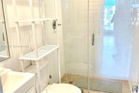 Condominio en alquiler en Miami, Florida, 2 dormitorios, 101.17 m2 № 1991304 - foto 16