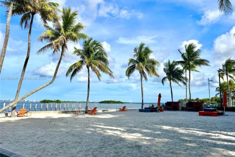 Condominio en alquiler en Miami, Florida, 2 dormitorios, 101.17 m2 № 1991304 - foto 2