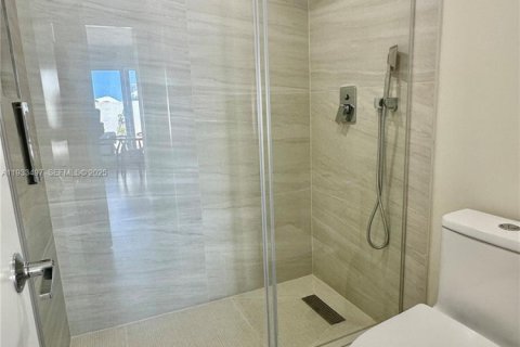 Condominio en alquiler en Miami, Florida, 2 dormitorios, 101.17 m2 № 1991304 - foto 15