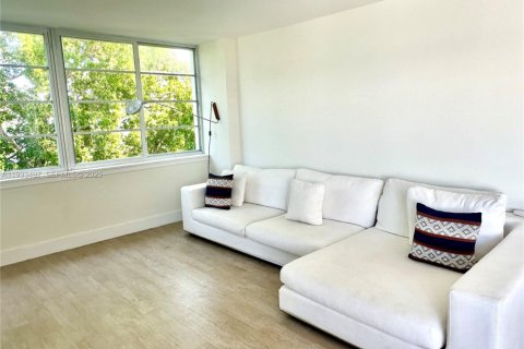 Condominio en alquiler en Miami, Florida, 2 dormitorios, 101.17 m2 № 1991304 - foto 13