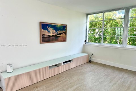 Condominio en alquiler en Miami, Florida, 2 dormitorios, 101.17 m2 № 1991304 - foto 12