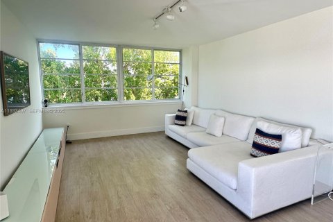 Condominio en alquiler en Miami, Florida, 2 dormitorios, 101.17 m2 № 1991304 - foto 11