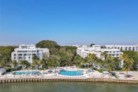 Condominio en alquiler en Miami, Florida, 2 dormitorios, 101.17 m2 № 1991304 - foto 1