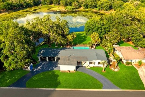 Villa ou maison à louer à Fruitland Park, Floride: 3 chambres, 184.6 m2 № 2434590 - photo 2