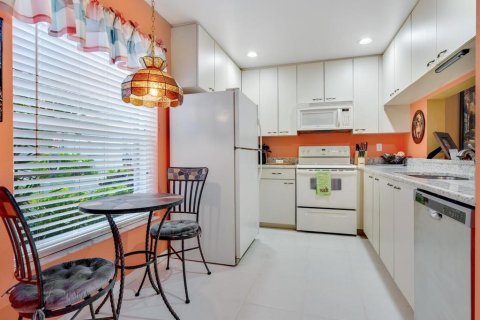 House in Sarasota, Florida 2 bedrooms, 143.07 sq.m. № 2211558 - photo 15