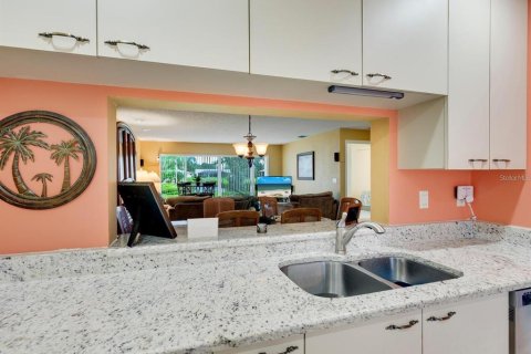 House in Sarasota, Florida 2 bedrooms, 143.07 sq.m. № 2211558 - photo 18