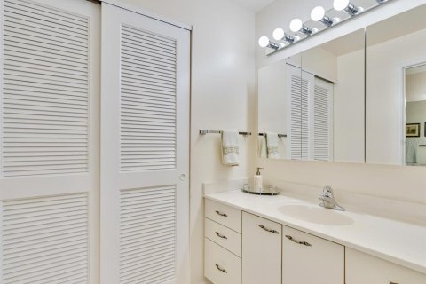 House in Sarasota, Florida 2 bedrooms, 143.07 sq.m. № 2211558 - photo 21