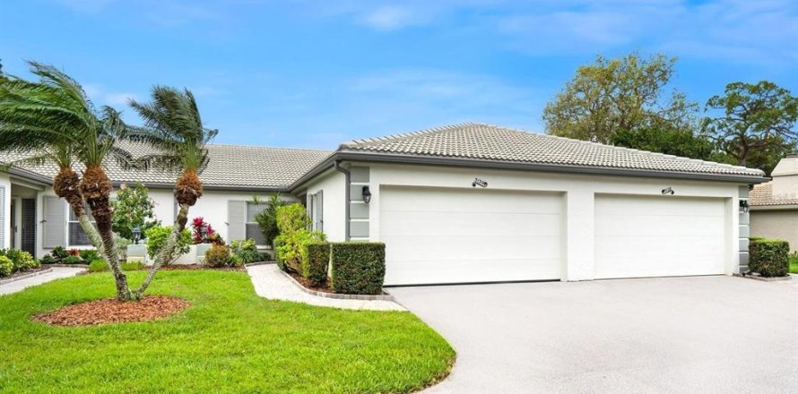 House in Sarasota, Florida 2 bedrooms, 143.07 sq.m. № 2211558