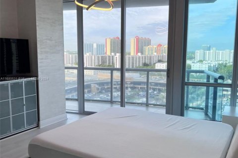 Condo in Sunny Isles Beach, Florida, 3 bedrooms  № 1696691 - photo 17