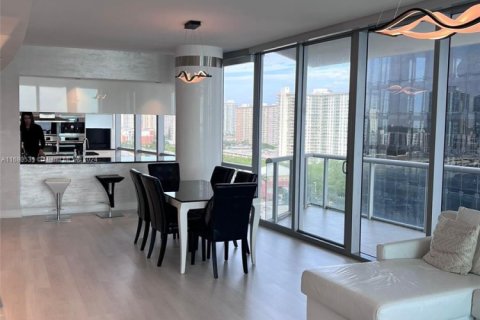 Condo in Sunny Isles Beach, Florida, 3 bedrooms  № 1696691 - photo 2