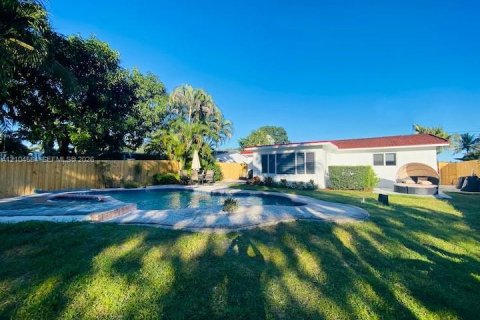 Villa ou maison à louer à Fort Lauderdale, Floride: 3 chambres, 132.85 m2 № 2417622 - photo 8
