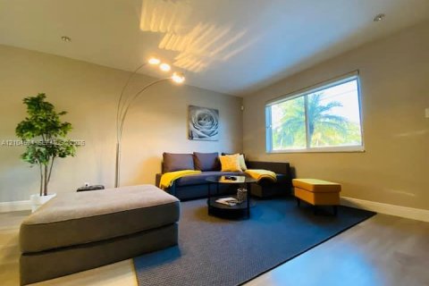 Villa ou maison à louer à Fort Lauderdale, Floride: 3 chambres, 132.85 m2 № 2417622 - photo 12