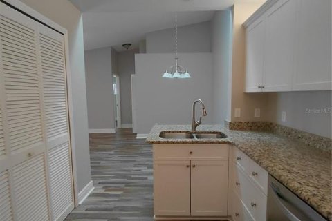 House in Punta Gorda, Florida 2 bedrooms, 99.41 sq.m. № 1906728 - photo 9
