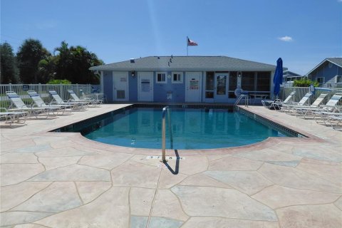 House in Punta Gorda, Florida 2 bedrooms, 99.41 sq.m. № 1906728 - photo 3