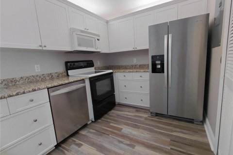 House in Punta Gorda, Florida 2 bedrooms, 99.41 sq.m. № 1906728 - photo 5