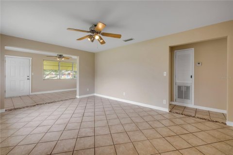 House in Edgewater, Florida 2 bedrooms, 102.01 sq.m. № 1847326 - photo 16