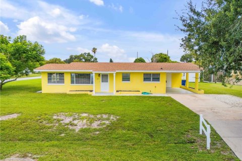 House in Edgewater, Florida 2 bedrooms, 102.01 sq.m. № 1847326 - photo 1