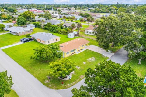 House in Edgewater, Florida 2 bedrooms, 102.01 sq.m. № 1847326 - photo 5