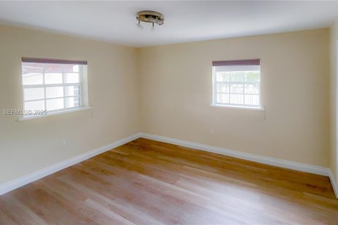 Снять в аренду виллу или дом в Майами, Флорида 4 спальни, 235.97м2, № 1988685 - фото 22