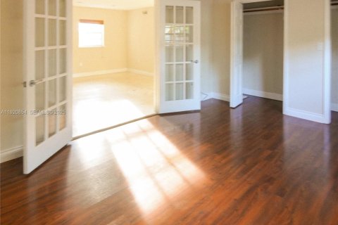 Снять в аренду виллу или дом в Майами, Флорида 4 спальни, 235.97м2, № 1988685 - фото 3