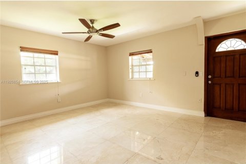 Снять в аренду виллу или дом в Майами, Флорида 4 спальни, 235.97м2, № 1988685 - фото 24